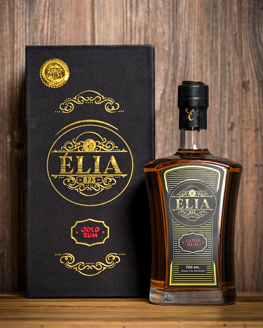 Élia625 Gold Rum bottle and gift box on a wood surface